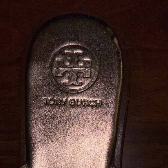 NEW Tory Burch Gold Leather Flip Flops - Picture 4 of 6